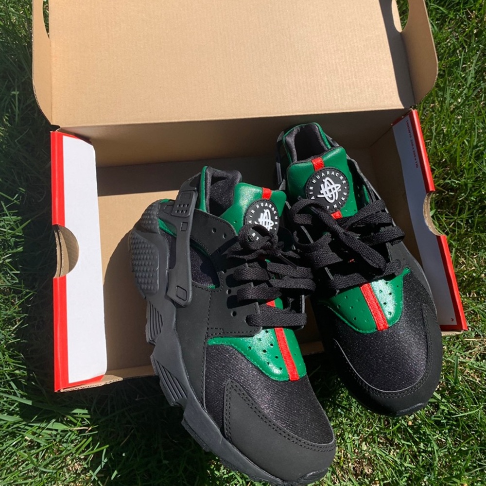 Custom Nike Black Huarache Green/Red Customized